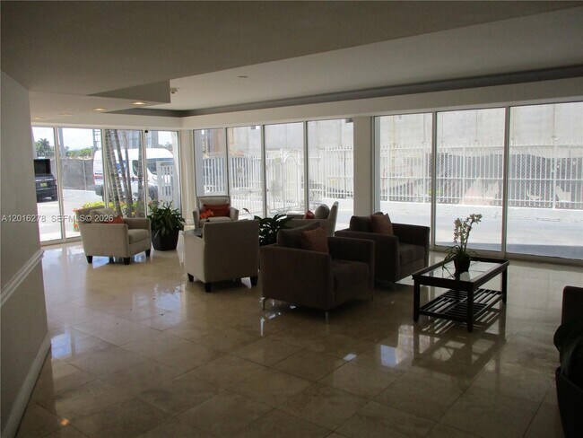 Photo - 5313 Collins Ave Unidad 1111