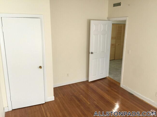 Building Photo - 1135 Commonwealth Ave Unit 2 Rental