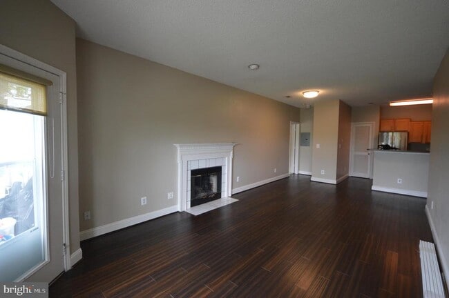Building Photo - 13058 Autumn Woods Way Unit 301