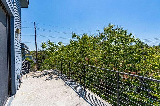 1902 S L Davis Ave