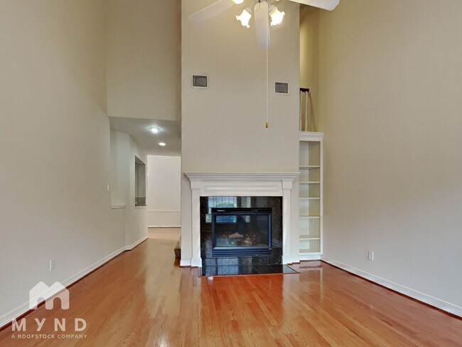 Photo - 1127 Enclave Square E