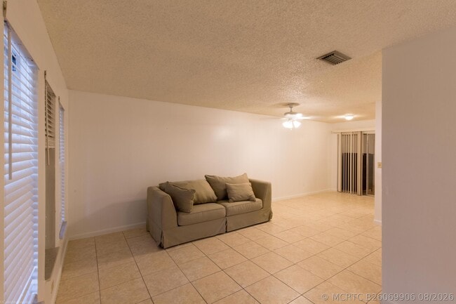 1348 Riverside Cir