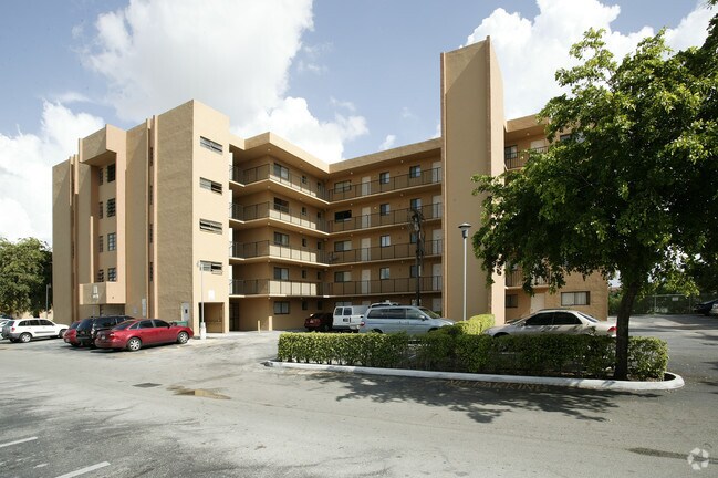 Photo - La Riviera Apartments