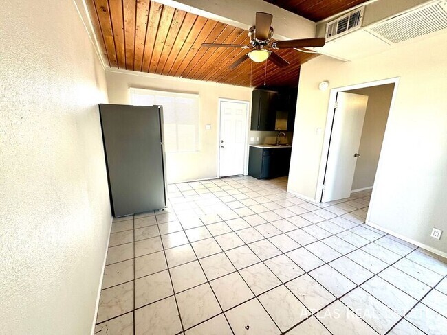 Building Photo - ***One Month Free*** 1 bed 1 Bath in Mesa Rental