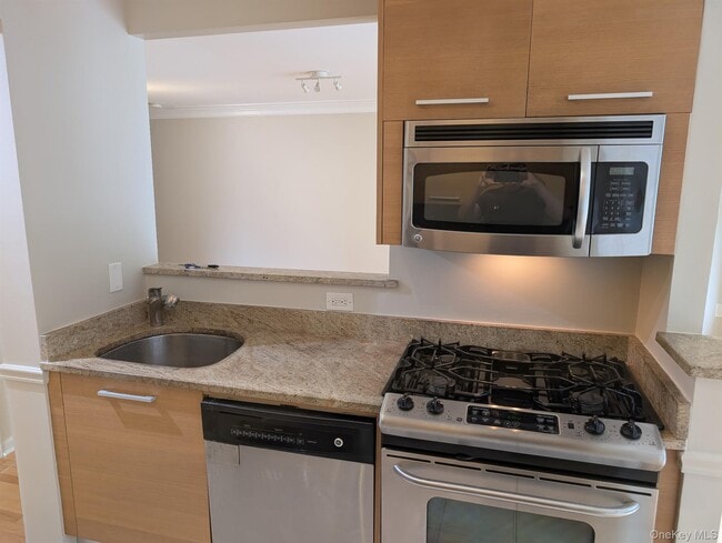 Photo - 1155 Warburton Ave