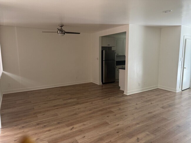 Photo - 5643 Carlton Way