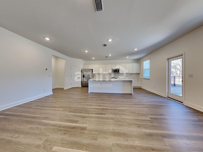 Photo - 102 Trevino Dr