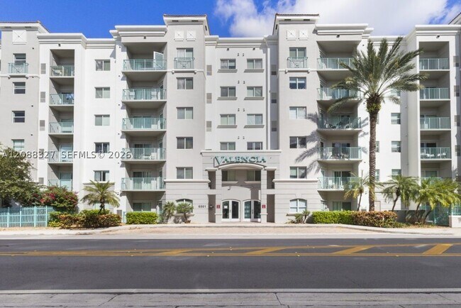 Building Photo - 6001 SW 70th St Unit 346