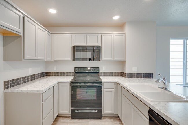 Photo - Beautiful, Modern 2 Bedroom Cottage Availa...