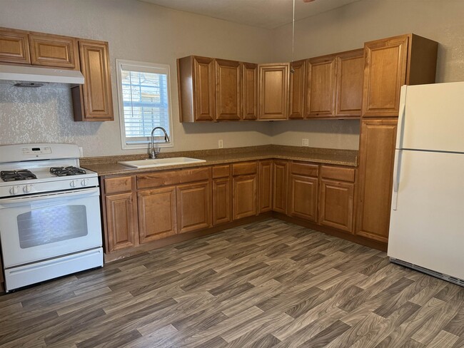 Photo - 502 W Dignowity St