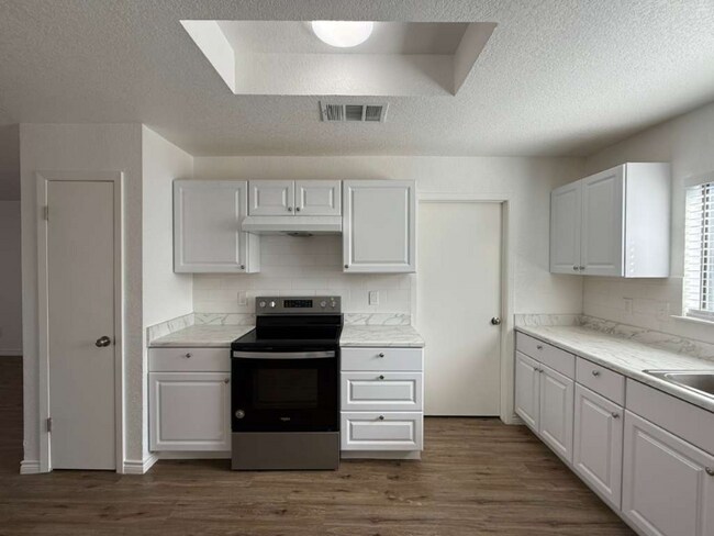 Photo - 4455 Sherwood Way