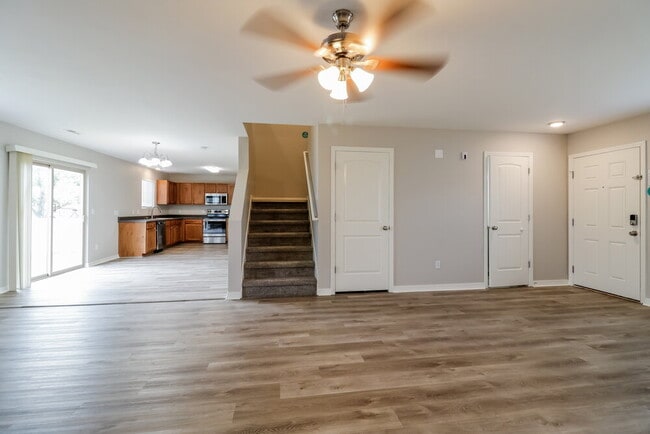 Photo - 558 Wellington Dr