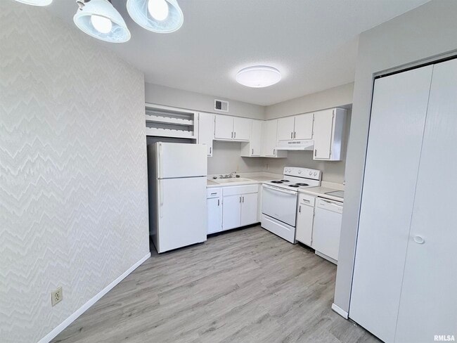 Photo - 2608 W Willowlake Dr Unit 24