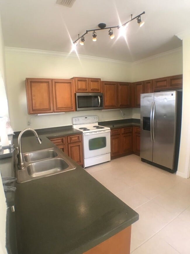 Photo - Great 4 bedroom pool home in gated community