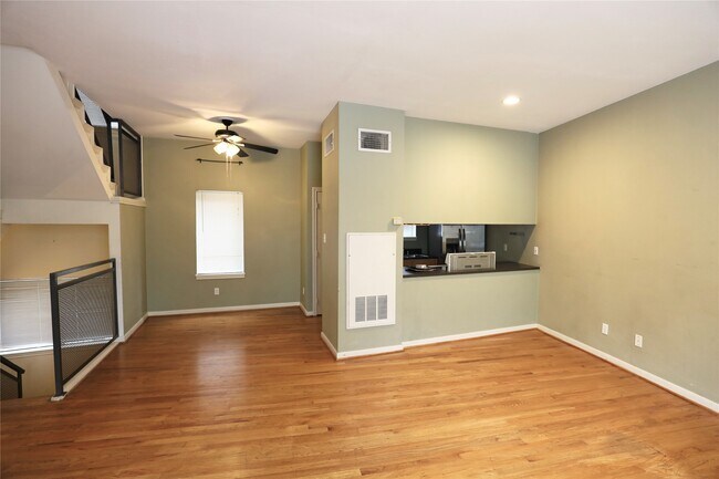 Photo - 404 Rosalie St