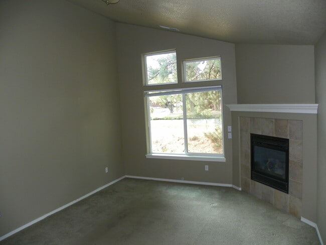 Photo - gar399 Unit 200