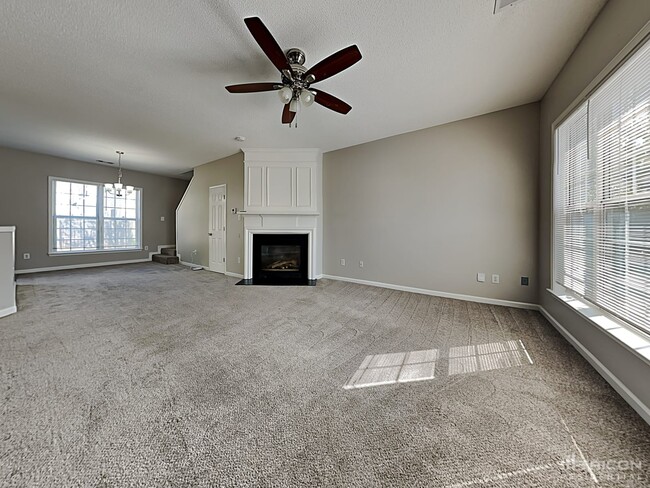 Photo - 1654 Heyford Cir NW