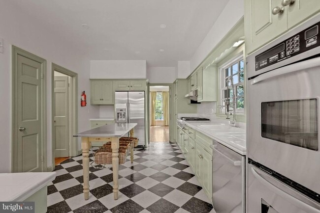 Photo - 4925 Weaver Terrace NW