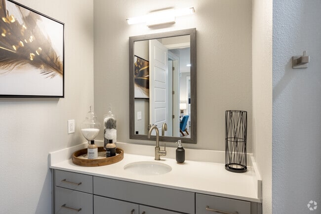 2BR, 2BA - 1086SF