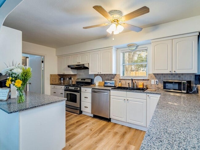 Photo - 105 Maynard St