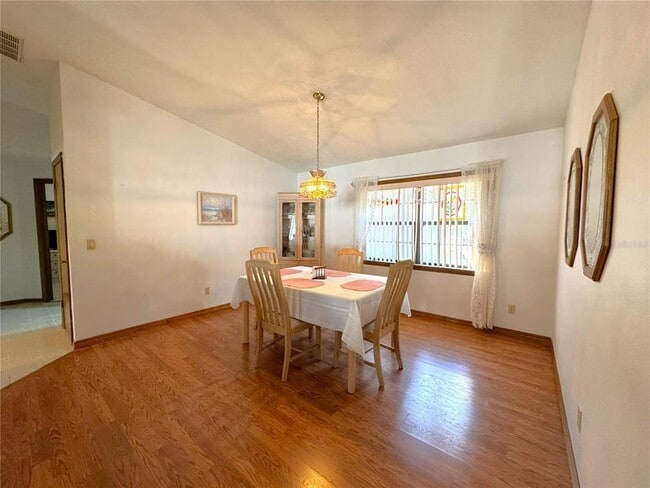 Photo - 824 Old Floral City Rd