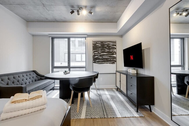 Building Photo - 742 Rue William