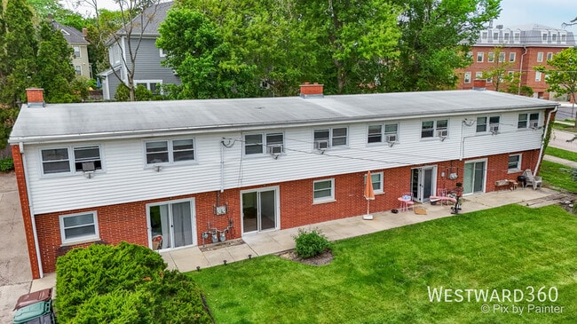 Photo - 325 E Lake St