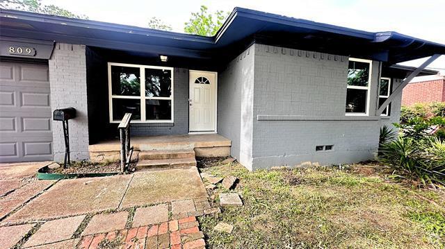 Building Photo - 809 E Celeste Dr Rental