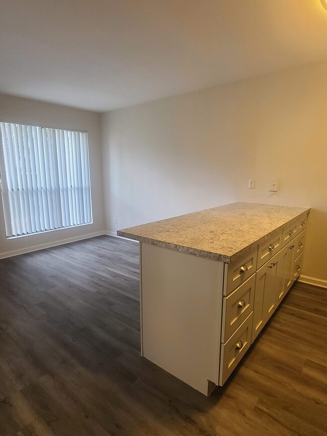 Photo - The Breakers Apartments