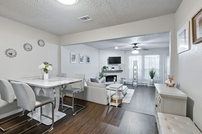 Building Photo - 2277 S Kirkwood Rd Unit 913 Rental