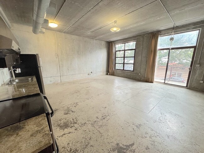Building Photo - 2407 Bull St Rental