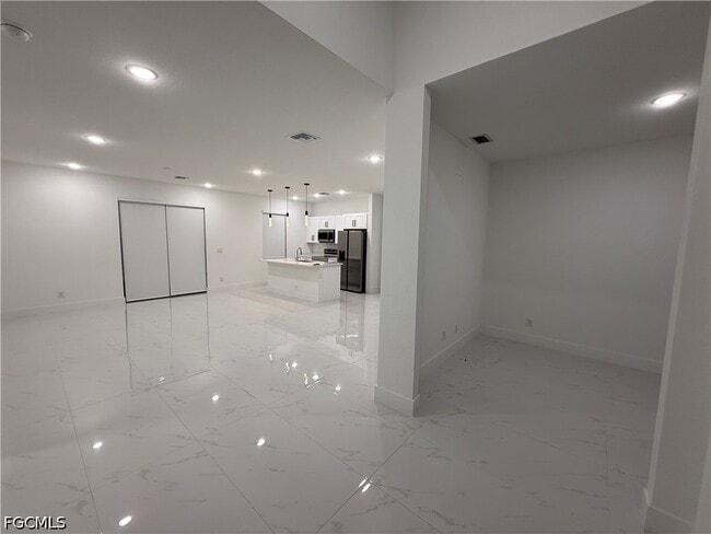 Photo - 3201 57th St W