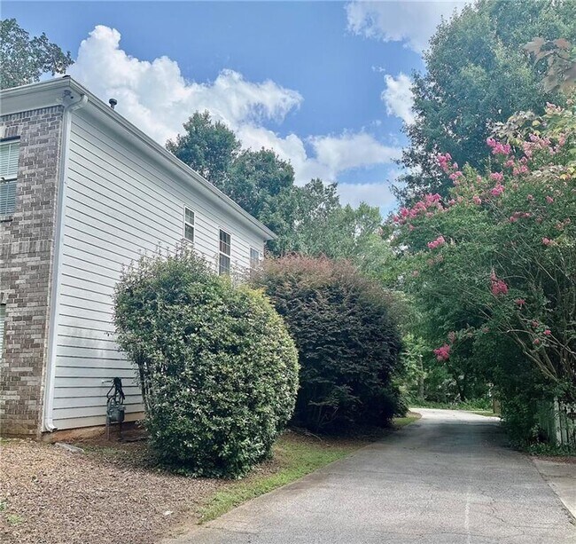 Photo - 1224 Crescentwood Ln