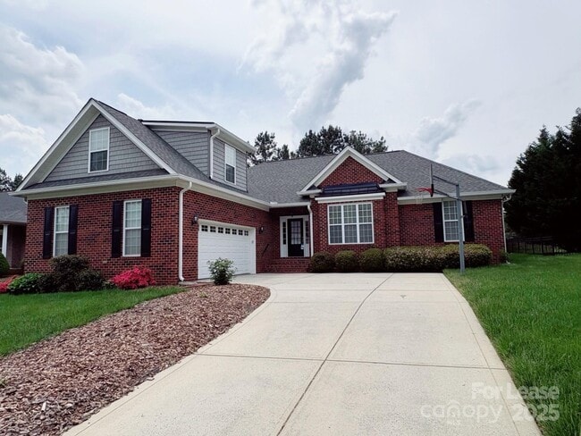 Photo - 108 Avaclaire Way House