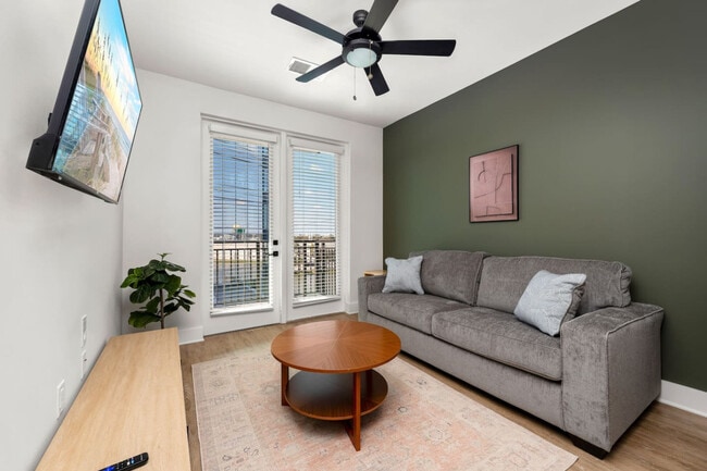 Building Photo - 207 N Himes Ave Unit ID1312505P Rental