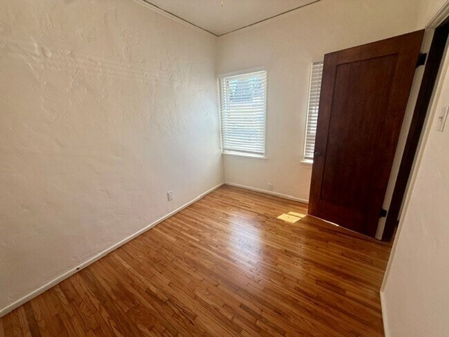 1844 E 5th St. #3
