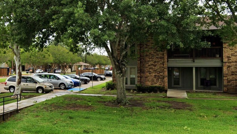 Photo - 1741 E Henderson Rd