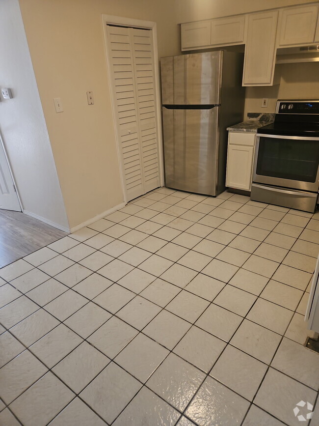 Building Photo - 4023 Woodfern Dr Unit 4023 Rental