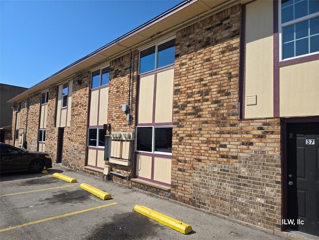 Photo - 830 Victoria Dr Unit A