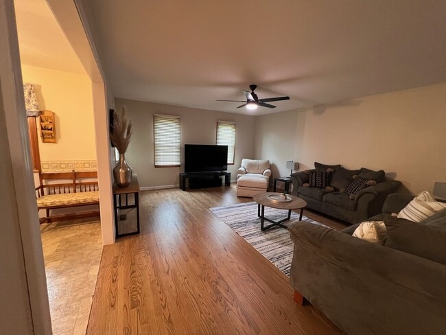 Building Photo - 6 Gail Dr