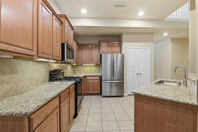 Photo - 114 Forest Elk Pl