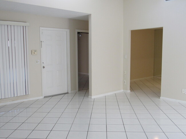 1065 Manor Dr