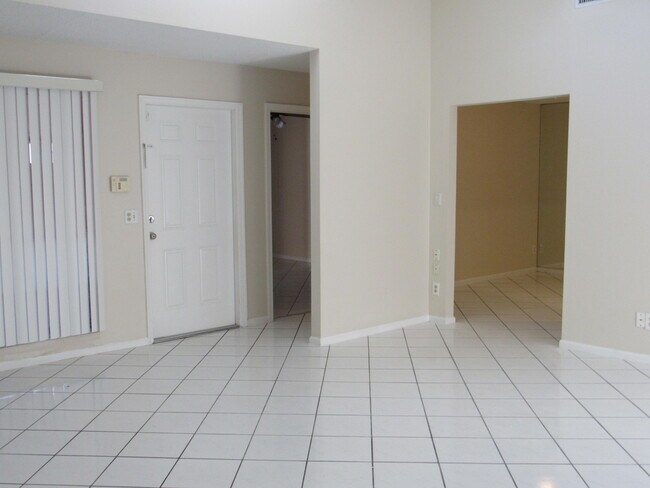 Photo - 1065 Manor Dr
