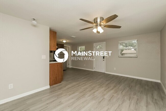 Photo - 4 Bedroom Pet-Friendly Home in TAMPA, FL with Main Street Renewal