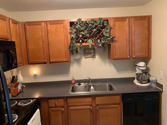 Photo - Summer Creek Apartments