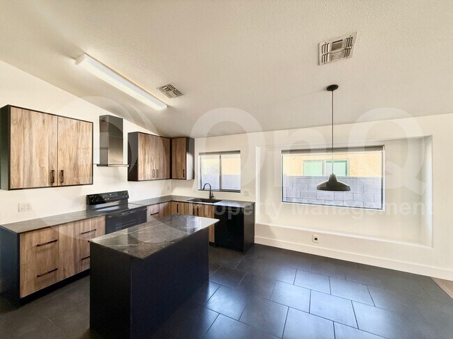 Photo - 2021 E Caldwell St