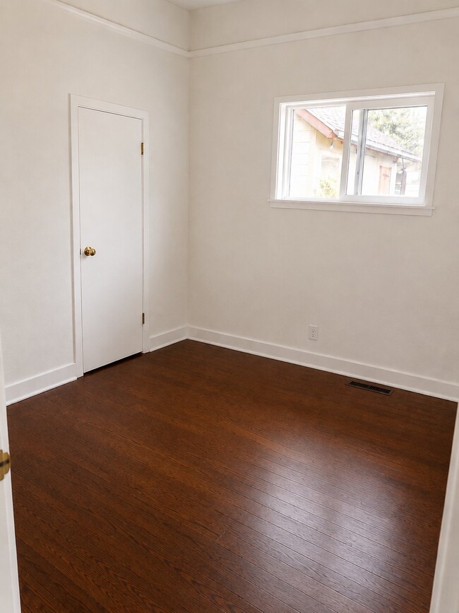 Photo - 216 W Clark St