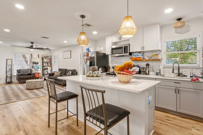 Photo - 3921 Maple Ave