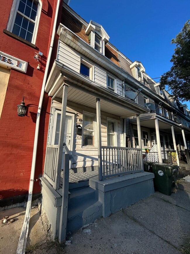 Building Photo - 102 E Federal St Rental