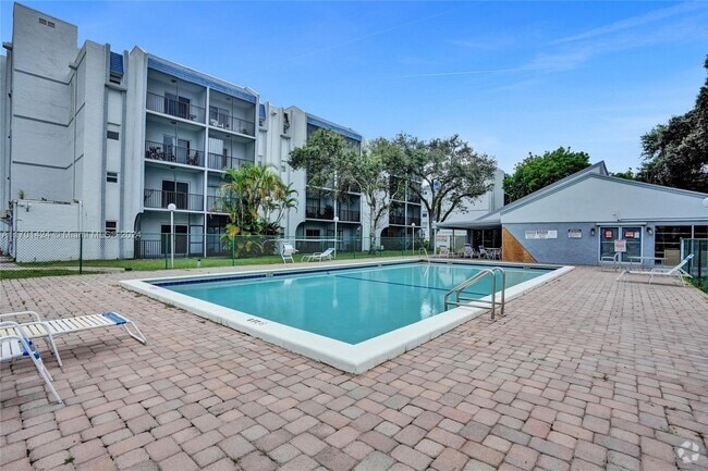 Building Photo - 7561 NW 16th St Unit 2103 Rental